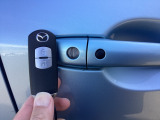 アクセスボタンでドアの開錠ができるスマートキーです