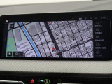 【純正ナビゲーション】BMWのナビゲーションは操作性も良く、詳細な地図情報と交通状況を見やすく表示し、快適なドライビングをサポートしながら目的地までナビゲートします。