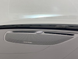 【harman kardon】ハーマンカードンのHi-Fiスペシャリストと共に、モデル別に開発・設計された専用チューニングが臨場感溢れる音響空間を実現しています。