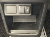 【シートヒーター】シートを温めてくれる暖房機器です!長時間座っていると負担が掛かりやすい背中や腰、または冬場などの寒い日に冷えやすい脚部に快適なぬくもりを伝えます。
