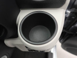 カップホルダーは運転席や助手席からちょうど手の届く位置です!!