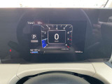 視認性の高いメーターで運転情報を的確に把握できます