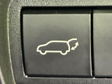 【パワーバックドア】スマートキーや運転席のボタンを押すだけでリアゲートが自動で開閉します!荷物を持っている時や、高い位置にあるバックドアを閉める際に便利な機能です♪