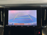 【バックカメラ】運転席から画面上で安全確認ができます。駐車が苦手な方にもオススメな便利機能です。