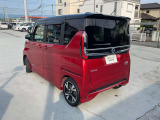 プライバシーガラス。これがあれば後部座席の中が見えにくくなります。