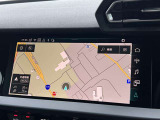●MMIナビゲーション『高解像度カラーディスプレイに、Bluetooth(R)接続によるハンズフリー通話機能を搭載しています。』