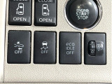 【スマートアシスト】走行中に前方の車両等を認識し、衝突しそうな時は警報とブレーキで衝突回避と被害軽減をアシスト。より安全にドライブをお楽しみいただけます。