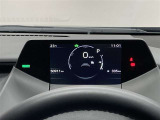 トップマウントメーターを採用。ハンドルより上の位置に配置し、少し目線を落とすだけで、車速などを確認できます。