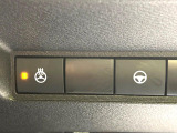 【ステアリングヒーター】冬場に冷たくなりやすい革巻きステアリングを、スイッチ一つで素早く適温に!エアコンよりも早く温まってくれるので、寒い日の運転も快適になりますね♪