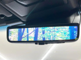 【デジタルインナーミラー】後席の大きな荷物や同乗者で後方が確認しづらい時でも安心!カメラが撮影した車両後方の映像をルームミラー内に表示。クリアな視界で状況の確認が可能です!