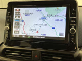 純正ナビを装備。タッチパネル式で使いやすく、お出かけもラクラクです。