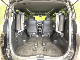 後席を格納すると、これだけの広さが!シーンに合わせたシートアレンジで、大きな荷物も積むことが出来ます♪