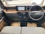 運転席まわりは機能的で操作しやすいです。