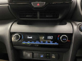 オートエアコン♪お好みの温度に設定するだけで車内を快適空間にしてくれますよ♪