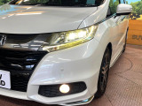 【LEDヘッドライト】悪天候や夜間走行時も良好な視界を確保し安心して運転できる高輝度LEDヘッドライトを装備!点灯速度が早く、消費電力も抑えられています。