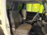 運転席まわりには十分なスペースがあり、大柄な方でもゆったり運転していただける環境です。