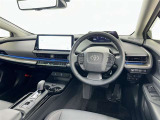 運転席まわりです。 各操作スイッチは使いやすい位置に配置されてます。