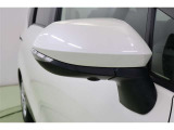 ウインカーミラーはお洒落なだけでなく対向車や歩行者からの視認性が良く安全性が向上し、事故防止にもつながります。