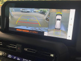 【パノラミックビューモニター】専用のカメラにより、上から見下ろしたような視点で360度クルマの周囲を確認することができます☆死角部分も確認しやすく、狭い場所での切り返しや駐車もスムーズに行えます。