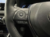 【ステアリングスイッチ】運転中に視線を前に向けたまま操作できます。