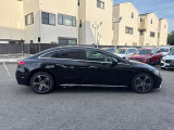 EQケアにより新車登録日より5年または10万kmまで一般保証及びメンテナンス保証24時間ツーリングサポートが適応。高電圧バッテリーは新車登録日から10年または25万kmまでEQ特別保証が適用されます。