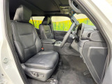 運転席シート廻りは使用感も少なく、良好な状態となっています。前オーナー様が丁寧に使っていたことがよくわかりますね。