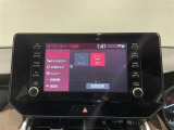 【ディスプレイオーディオ】お持ちのスマホやMP3プレイヤーとの無線接続で音楽再生が可能!コードで繋ぐわずらわしさも無く、手軽にお気に入りの音楽を楽しめます。
