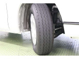 タイヤサイズ 195/80R15。