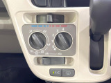 寒い冬も暑い夏も全席に快適な空調を届けてくれる、ダイヤル式エアコンを装備♪