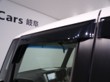 ★ドアバイザー★雨天時に窓を開けても濡れにくく車内に雨が入り込むのを防ぎながら換気ができます(^^♪