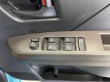 パワーウィンドウスイッチで運転席から全席の窓の開閉ができます♪