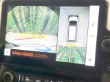 【パノラミックビューモニター】専用のカメラにより、上から見下ろしたような視点で360度クルマの周囲を確認することができます☆死角部分も確認しやすく、狭い場所での切り返しや駐車もスムーズに行えます。