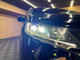 【LEDヘッドランプ】ハロゲンヘッドランプの約2倍の光量でより明るく遠くを照らし、夜間走行時の視認性を高める。さらに長寿命や、省電力も魅力。
