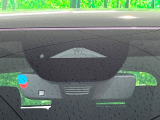 【スマートブレーキサポート】走行中に前方の車両等を認識し、衝突しそうな時は警報とブレーキで衝突回避と被害軽減をアシスト。より安全にドライブをお楽しみいただけます。