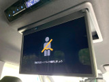 【12.8型フリップダウン】大画面モニターで後席でもエンタメをお楽しみいただけます。家族や友人とお出かけする機会が多い方に大人気です♪