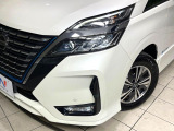 【LEDヘッドライト】悪天候や夜間走行時も良好な視界を確保し安心して運転できる高輝度LEDヘッドライトを装備!点灯速度が早く、消費電力も抑えられています。