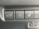 【パワーバックドア】スマートキーや運転席のボタンを押すだけでリアゲートが自動で開閉します!荷物を持っている時や、高い位置にあるバックドアを閉める際に便利な機能です♪