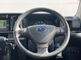 インテリアに合わせたデザインのステアリングは、運転される方のことも考え、運転しやすい形状、大きさです。是非一度、実際に触ってお確かめください。