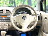 インテリアに合わせたデザインのステアリングは、運転される方のことも考え、運転しやすい形状、大きさです。是非一度、実際に触ってお確かめください。