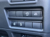 両側オートスライドドアです。インテリジェントキーや運転席のスイッチで簡単にドアの開閉ができるので、とても便利な装備です♪