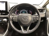ハンドルは車を運転する上で、ずっと握っている重要なパーツです。手にフィットする物がいいですよね♪