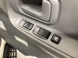 電動パワーウインドウを装備。
