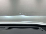 フロントガラスに情報投影するHUD付き。視線移動を最小限に、安全運転を支援します。