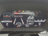 スピードメーターなどの運転に必要な計器とともに、オーディオ・電話の操作画面などを表示。レイアウトはステアリングスイッチで切り替えでき運転に集中しながら必要な情報を瞬時に得ることが可能。