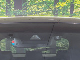 【トヨタセーフティセンス】走行中に前方の車両等を認識し、衝突しそうな時は警報とブレーキで衝突回避と被害軽減をアシスト。より安全にドライブをお楽しみいただけます。