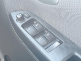 【電動格納ミラー】サイドミラーは電動格納式となっており、狭い駐車場でもキズがつくリスクを抑えられます。