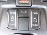 両側パワースライドドア付♪狭い駐車スペースなどでの乗り降りラクラク!小さなお子さまのいるご家庭には嬉しい装備♪