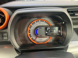 視認性の高いメーターで運転情報を的確に把握できます