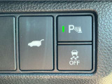 パワーテールゲートの開閉、横滑りを防ぐVSA等のスイッチ類は運転席の右側、手の届きやすい位置にあります。