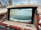 【バックカメラ】運転席から画面上で安全確認ができます。駐車が苦手な方にもオススメな便利機能です。